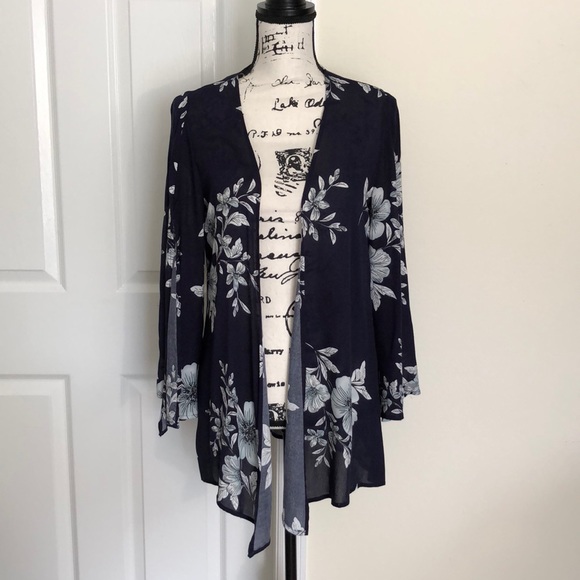 Only 1 Size S left💕Navy & White Floral Kimono Cardigan💕 - Picture 2 of 6